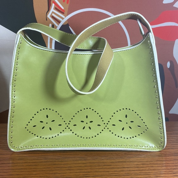 Lime Green hand bag… Perfect for Spring and Summer, casual or dress it up - Picture 2 of 8